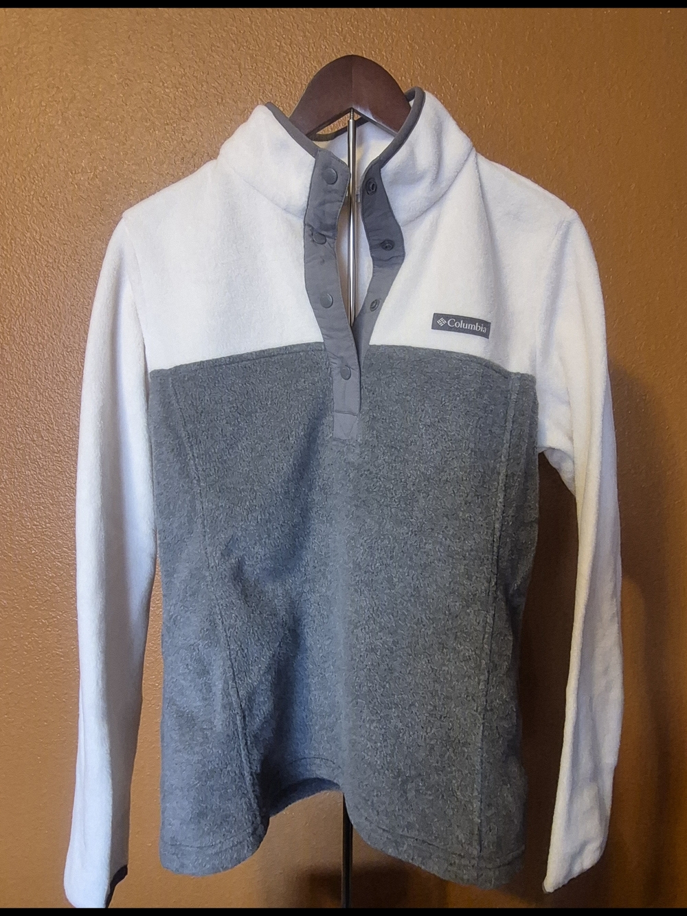 Columbia Women's Gray and White Snap Pullover Fleece